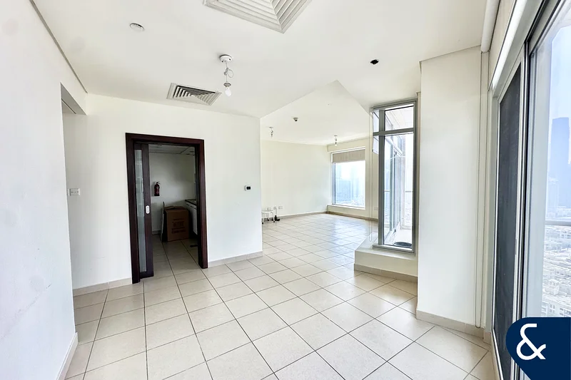 Unfurnished | Double Balcony | En-suite63769832258562114