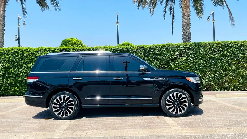 Lincoln Navigator 202263491341048450111
