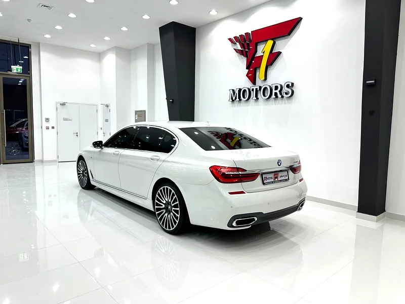 BMW 730 Li, white color, saffron interior, in excellent condition, heads-up display, power doors, 21-inch rims63411930989571114