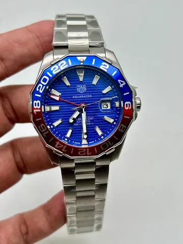 Stunning TAG Heuer Aquaracer Watch for Sale!