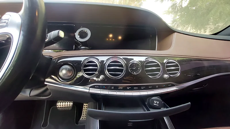 مرسيدس بنز S 500 من طراز 2014 - دول مجلس التعاون الخليجي - أسود بهي - سيارة فاخرة63399930271105112