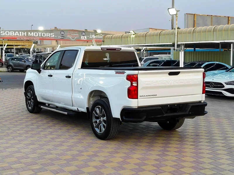 CHEVROLET SILVERADO 2021 V8 4D63398563067393113