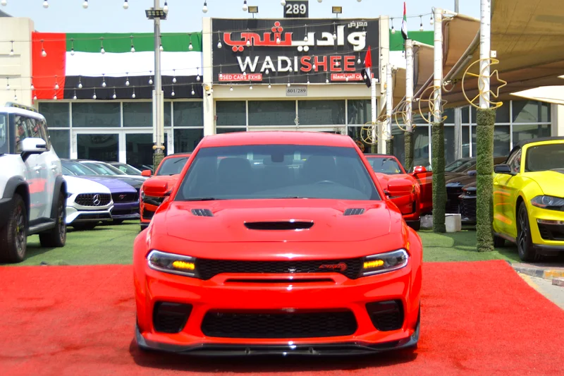 V.6 شاحن SXT/ SRT مع مجموعة الهيكل العريض/ الشاشة الكبيرة63398537263363113