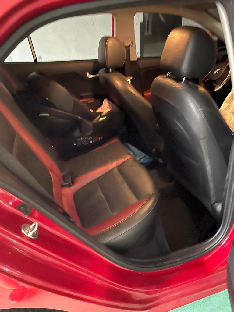 2018 KIA RIO hatchback63398627768579113