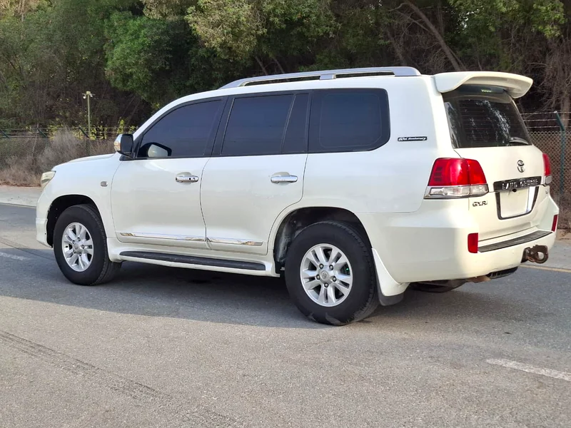 Toyota Land Cruiser model 2011 GXRI V/663399948619906112