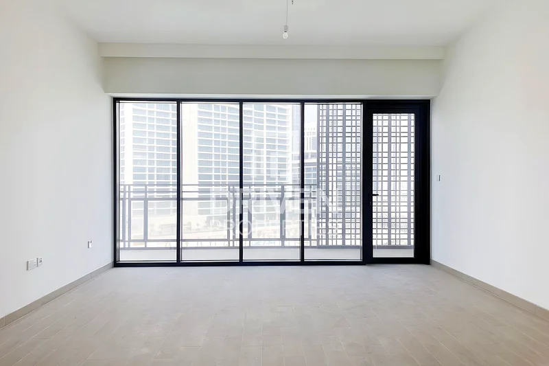 Full Lagoon View | Notice Serviced | Vast Layout64024085048578113