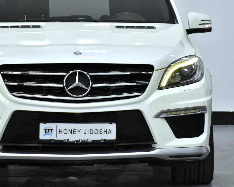 VERY LOW KILOMETER! Mercedes Benz ML63 AMG ( 2015 Model ) in White Color GCC Specs63165696412673113