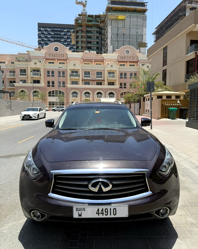 Beautiful GCC specs, Infinity QX70 S V8 engine63398553697923111