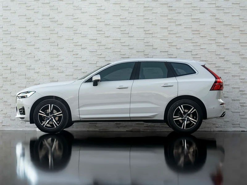 VOLVO XC60 • T5 R DESIGN • FULL-DEALER SERVICE HISTORY63398487604867114