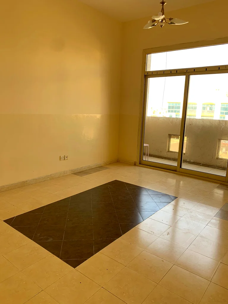 لإيجار سنوي، غرفتين وصالة وحمامين وشرفة، الجرف 2، بالقرب من مدرسة الأقصى63716039296386110