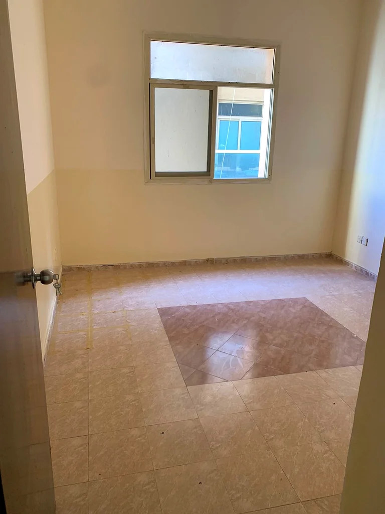 لإيجار سنوي، غرفتين وصالة وحمامين وشرفة، الجرف 2، بالقرب من مدرسة الأقصى63716039296386111