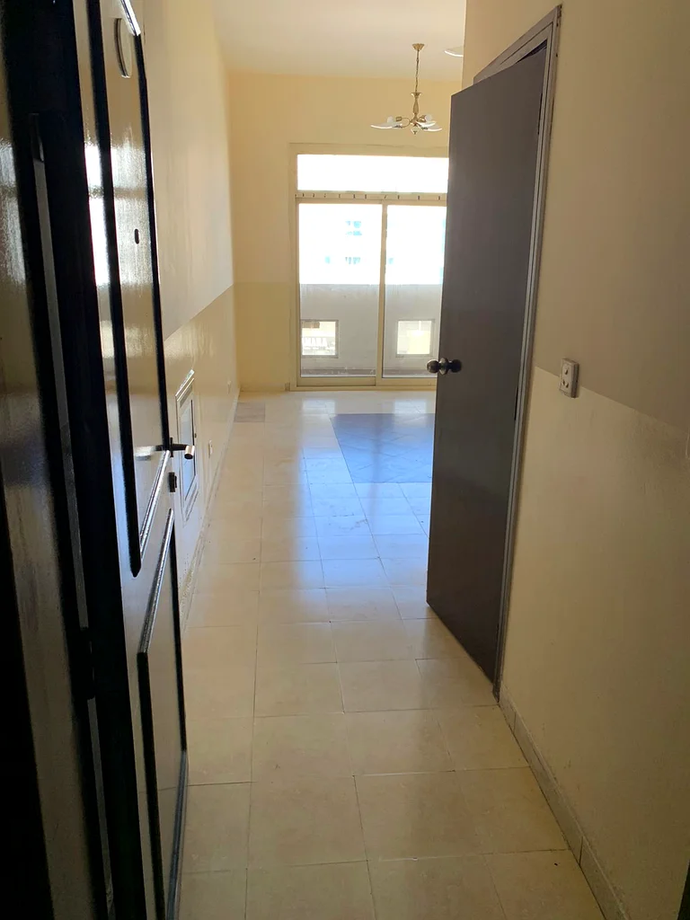 لإيجار سنوي، غرفتين وصالة وحمامين وشرفة، الجرف 2، بالقرب من مدرسة الأقصى63716039296386112