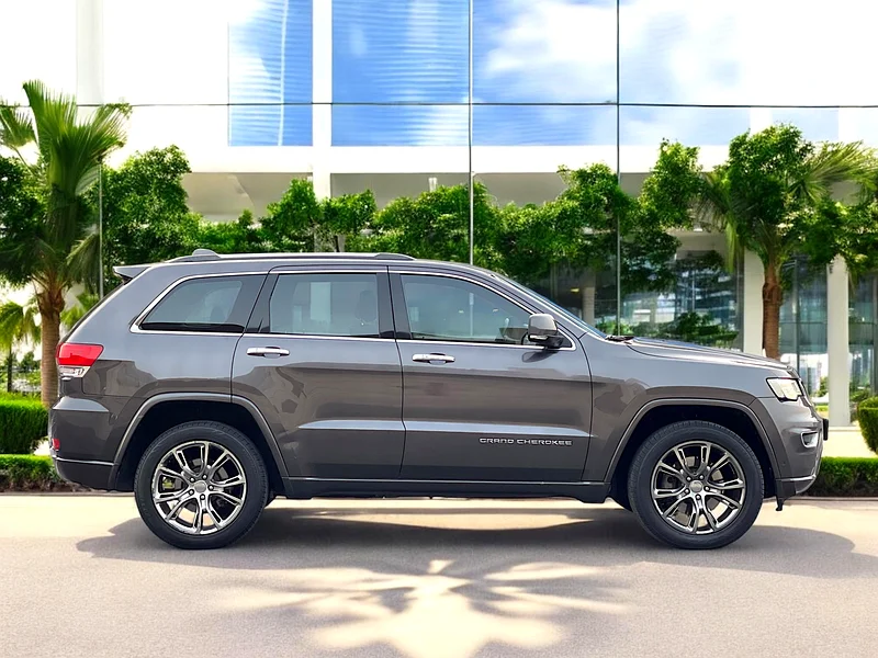 AED 999 PM | JEEP GRAND CHEROKEE OVERLAND 3.6 V6 | GCC | DECENT SPACE | WELL MAINTAINED63225310622977113