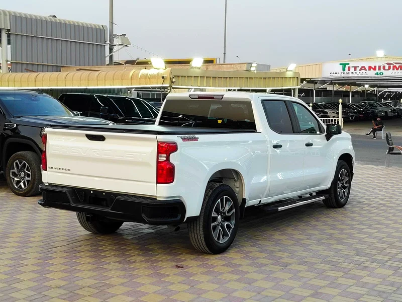 CHEVROLET SILVERADO 2021 V8 4D63398563067393112