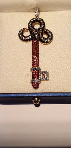 PENDANT GOLD 18K KEY BRAND DE GRISOGONO (SIZE6,9 X 3,3) BLAСK,PINK AND WHITE DIAMONDS,  THE PRODUCTS