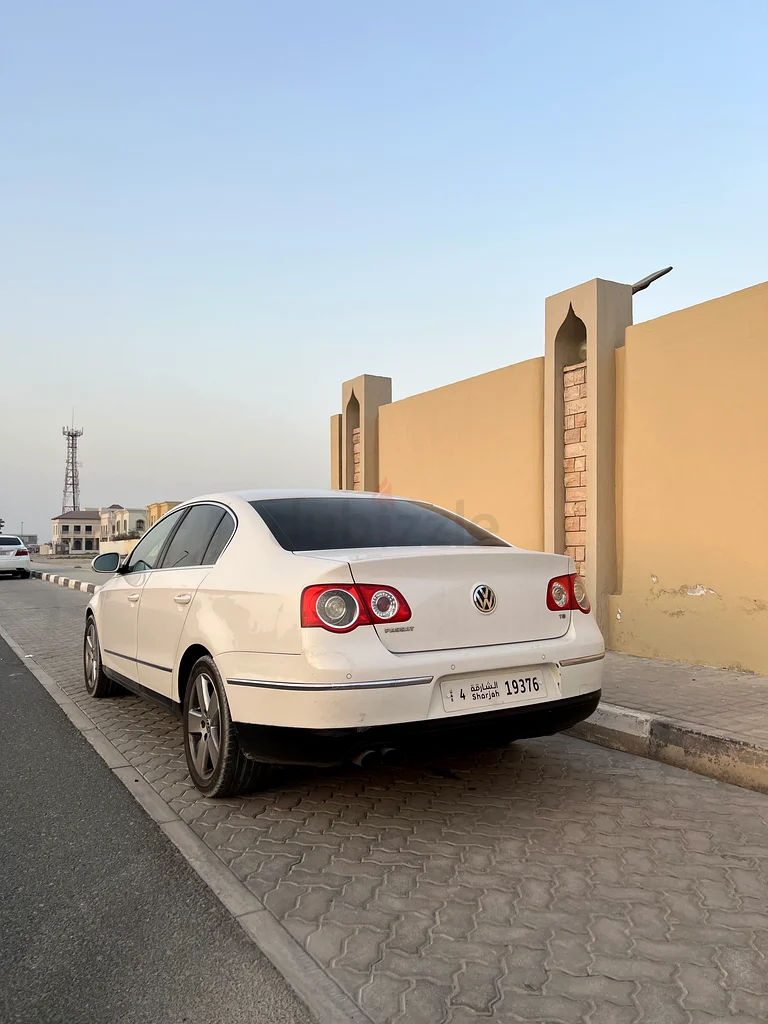 Volkswagen Passat 2009 in brand new condition - 165,000 km - original paint63398568061954114