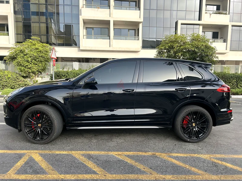 بorsche كايين S، لونها الأصلي، بدون حوادث، كيلومترات قليلة، سجل صيانة كامل من الوكالة63398655783810112