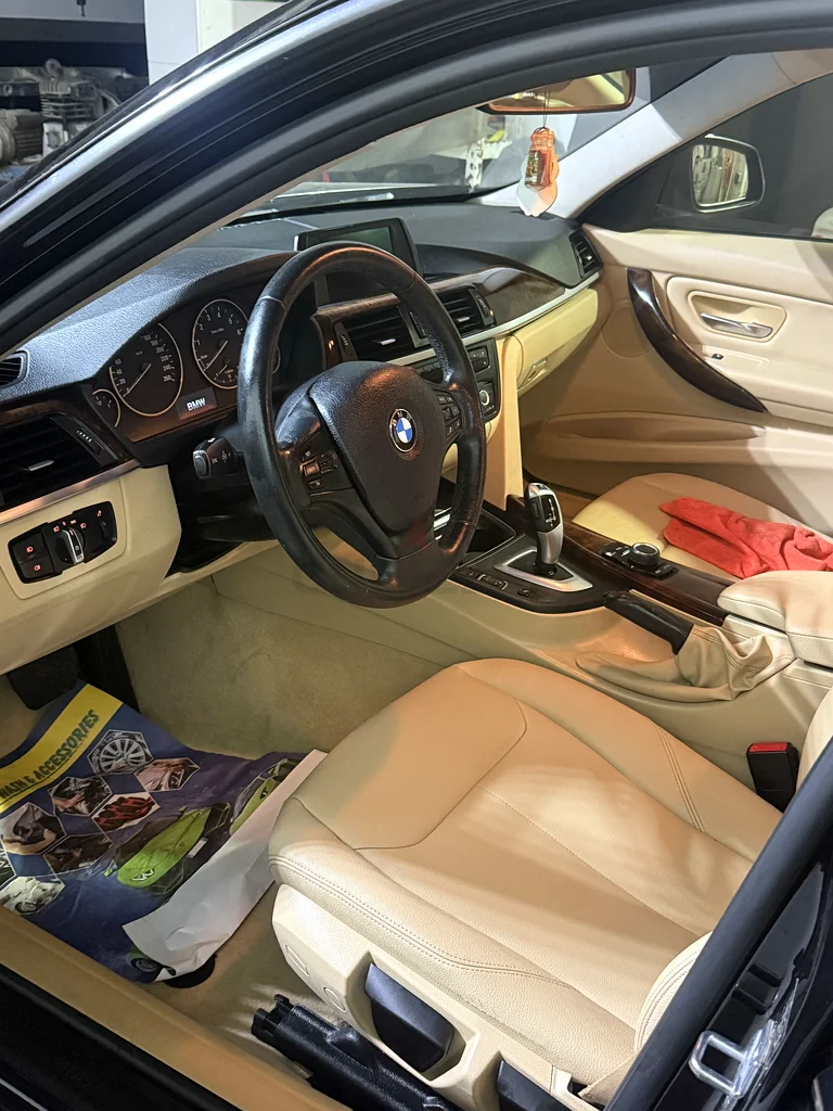 BMW 320i very neat and clean accidnet free63406272849922111