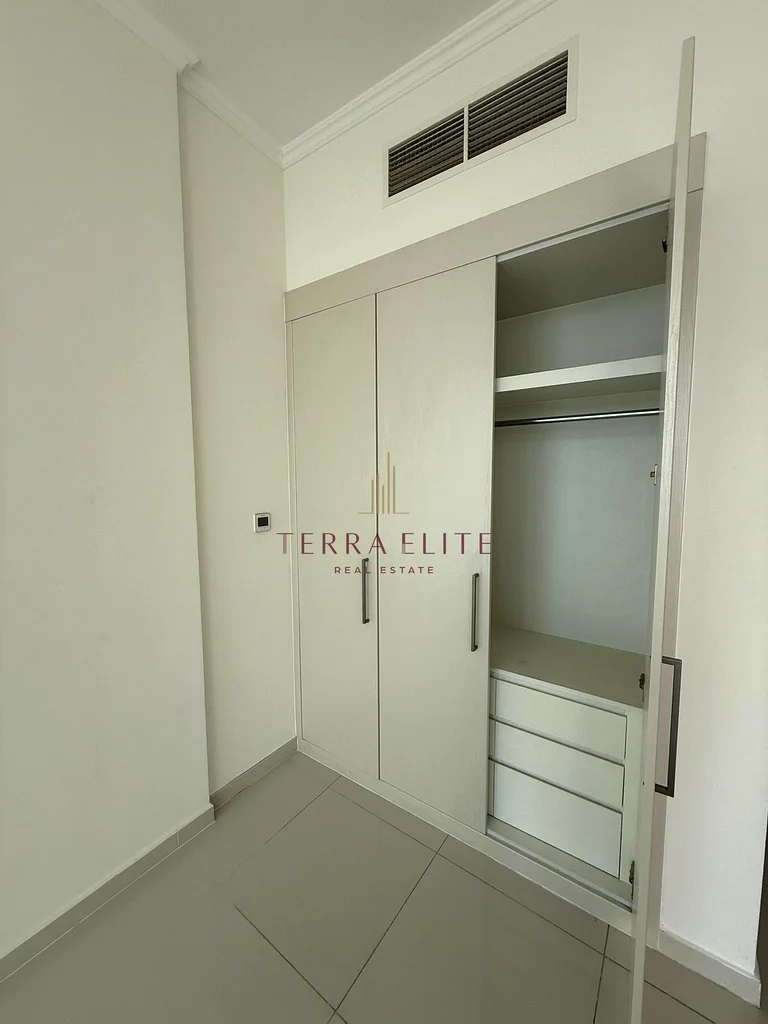 Vacant Studio | Open View | Carson Tower C63973312255235114