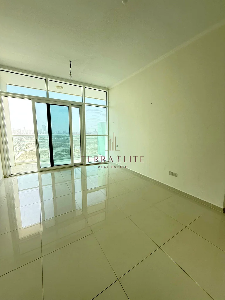 Vacant Studio | Open View | Carson Tower C63973312255235111