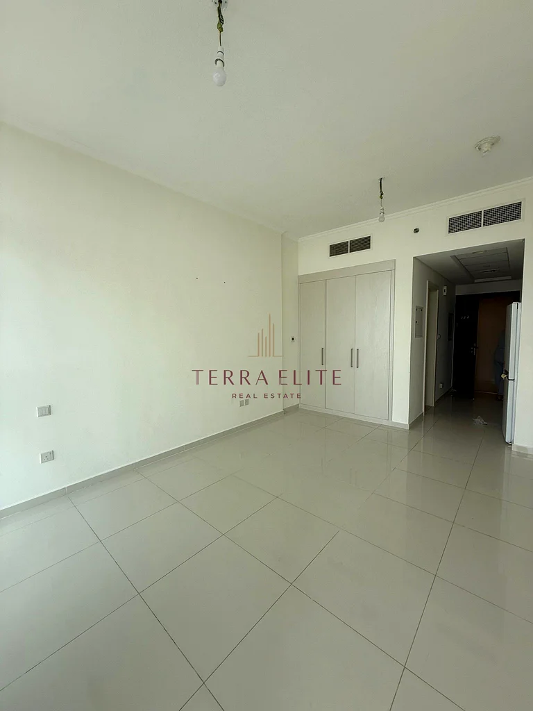 Vacant Studio | Open View | Carson Tower C63973312255235112