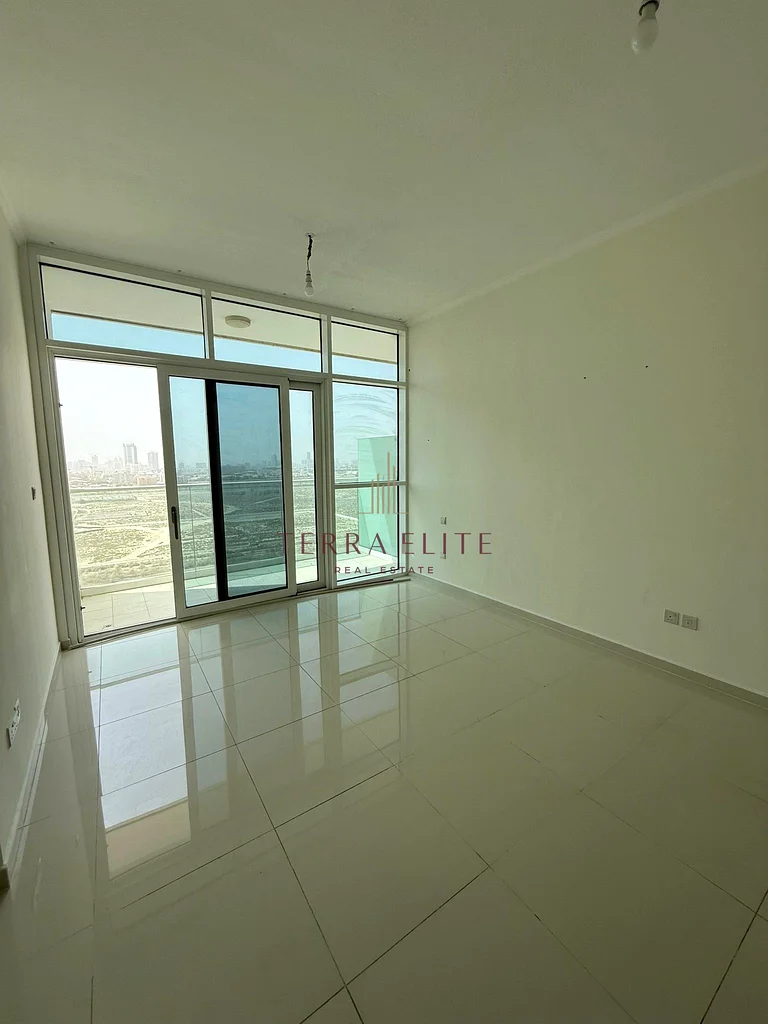 Vacant Studio | Open View | Carson Tower C63973312255235110