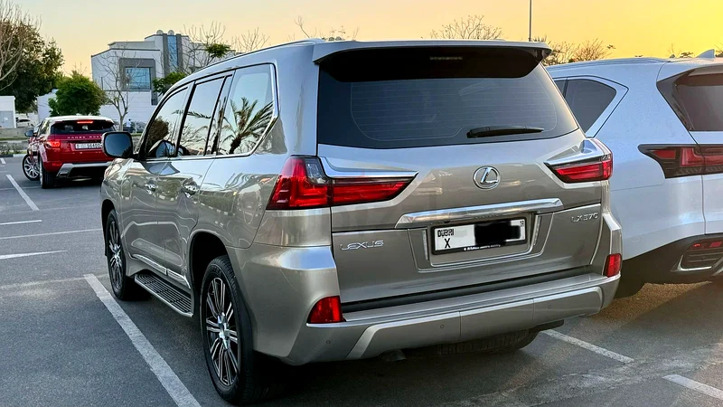 لكزس LX 570 بلاتينيوم بأقل عدد كيلومترات، مواصفات خليجية، تم قيادتها لمسافات قصيرة63398638392193113