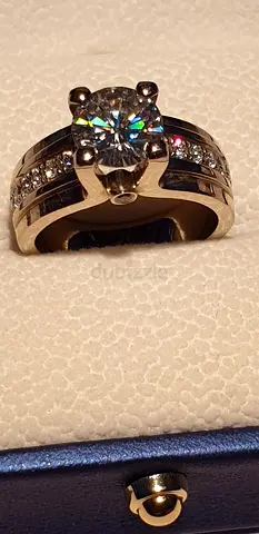 GOLDEN 18K RING WITH DIAMONDS, SIDE STONES DIAMONDS-10 PIS, CENTRAL MOISSANITE 2 CARAT,RING SIZE 17,