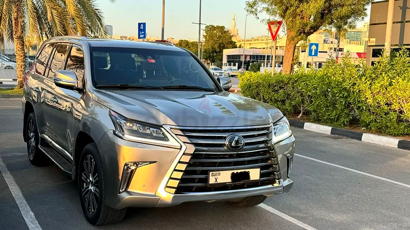 لكزس LX 570 بلاتينيوم بأقل عدد كيلومترات، مواصفات خليجية، تم قيادتها لمسافات قصيرة63398638392193111