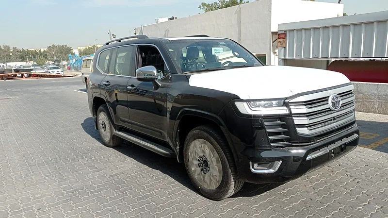 Toyota Land Cruiser 300 VXR 3.3L Diesel63401300587779112