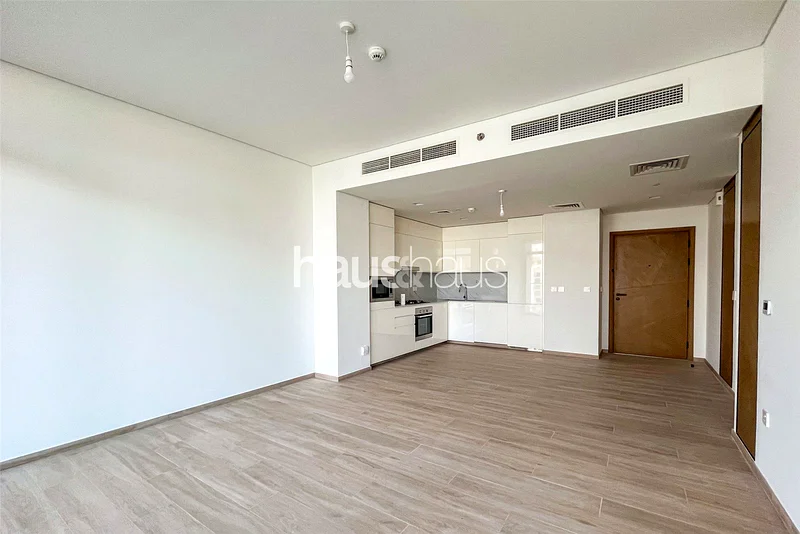 منظر على المياه والقناة | شاغر | مطبخ مجهز64026611050243112