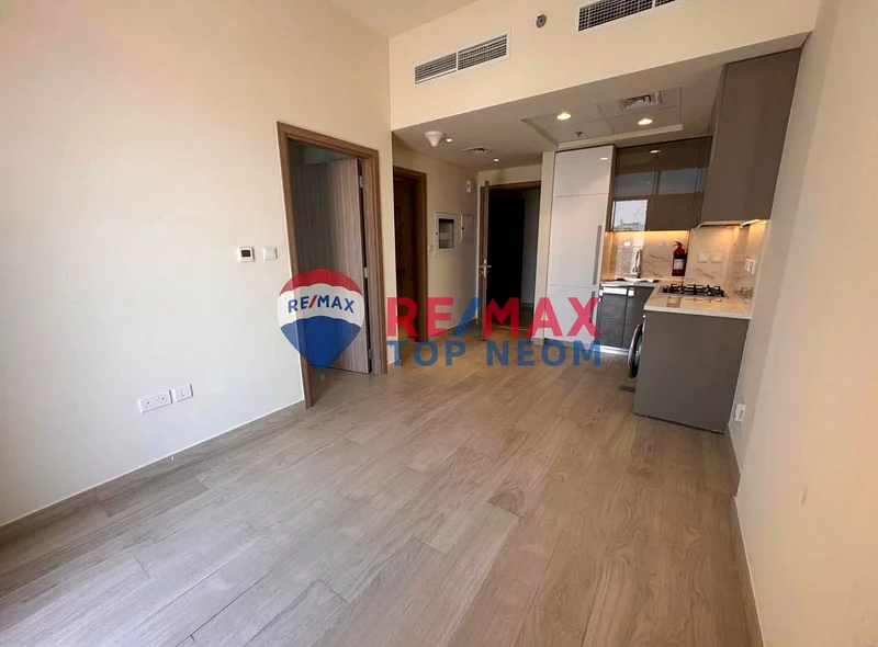 Corner unit | partial lagoon view| Prime location | Tenanted63975764167426112