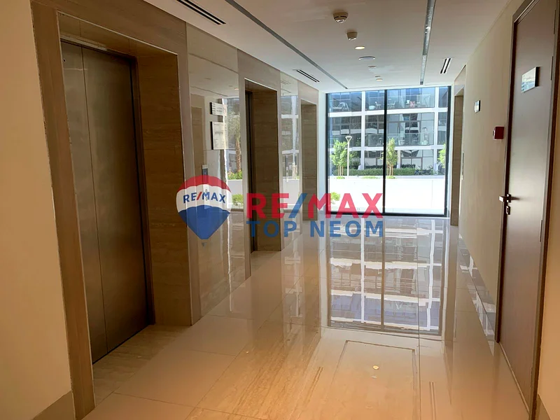 Corner unit | partial lagoon view| Prime location | Tenanted63975764167426111