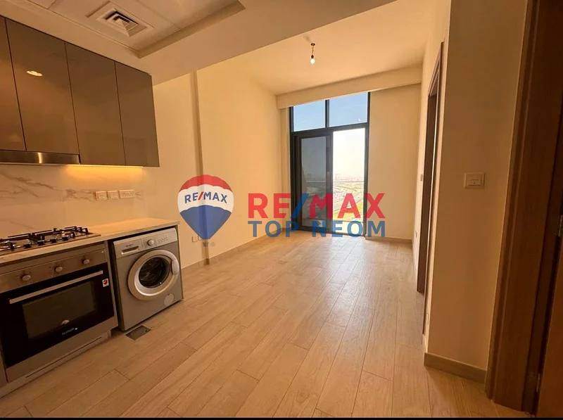 Corner unit | partial lagoon view| Prime location | Tenanted63975764167426114