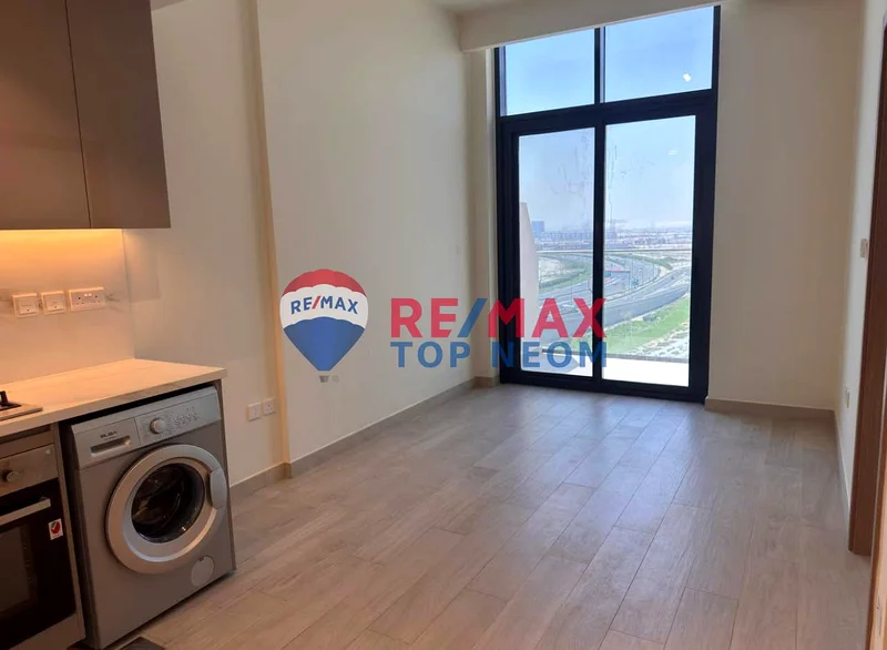 Corner unit | partial lagoon view| Prime location | Tenanted63975764167426113
