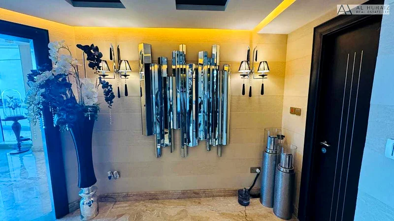 Penthouse| Furnished | Upgraded| Sea Views63775818326787114