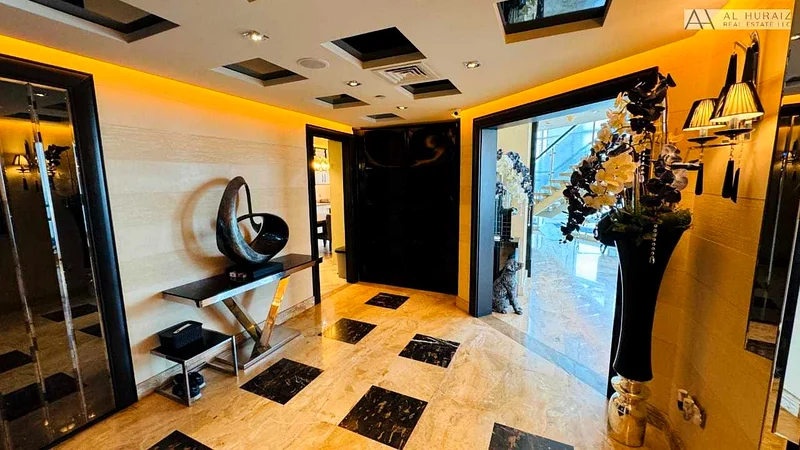 Penthouse| Furnished | Upgraded| Sea Views63775818326787113