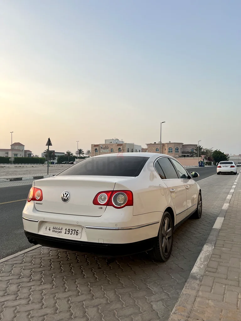 Volkswagen Passat 2009 in brand new condition - 165,000 km - original paint63398568061954113