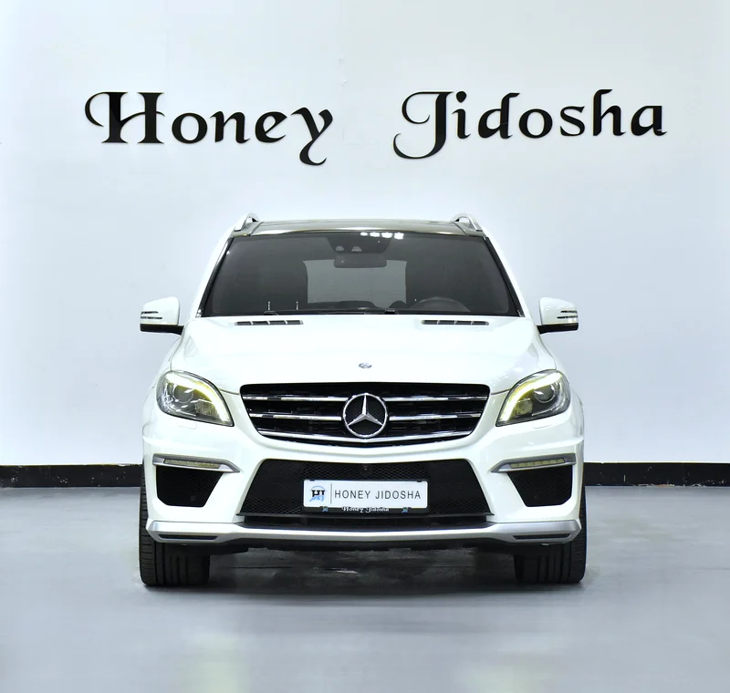 VERY LOW KILOMETER! Mercedes Benz ML63 AMG ( 2015 Model ) in White Color GCC Specs63165696412673111