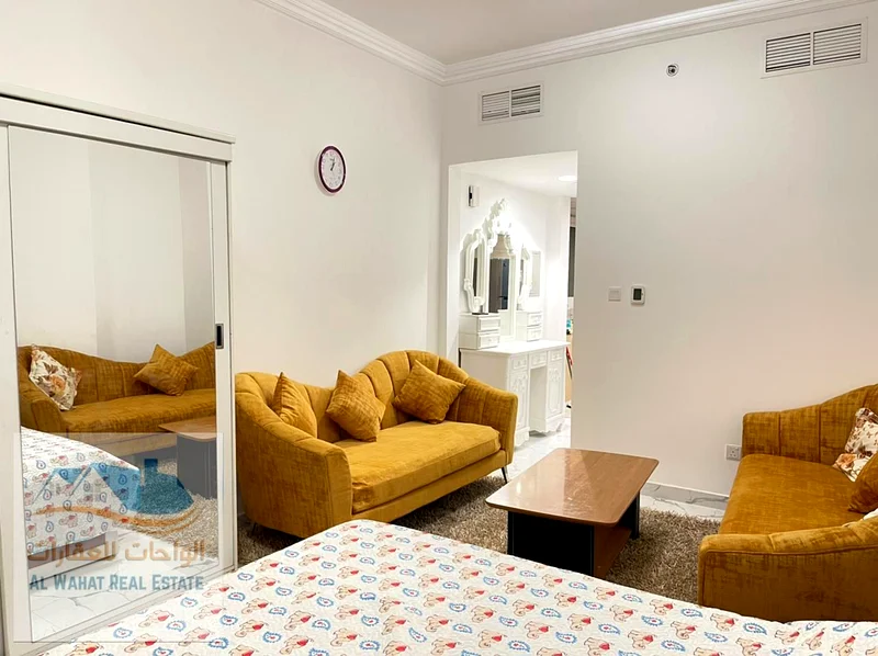 Available now for monthly rent – a furnished studio with an open view of the lake and the city! Second tenant – a spacious studio with ultra deluxe fi63811564872707113