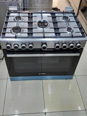 Bosch 5 burner Gas Cooker 90cm with Fan and Rosteries grill frame