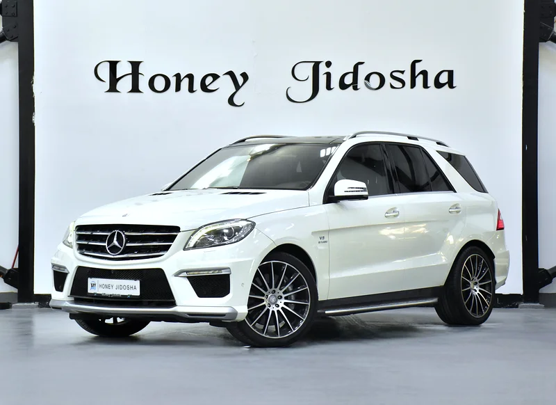 VERY LOW KILOMETERS! Mercedes-Benz ML63 AMG (2015 Model) in White Color, GCC Specifications631656964126731128