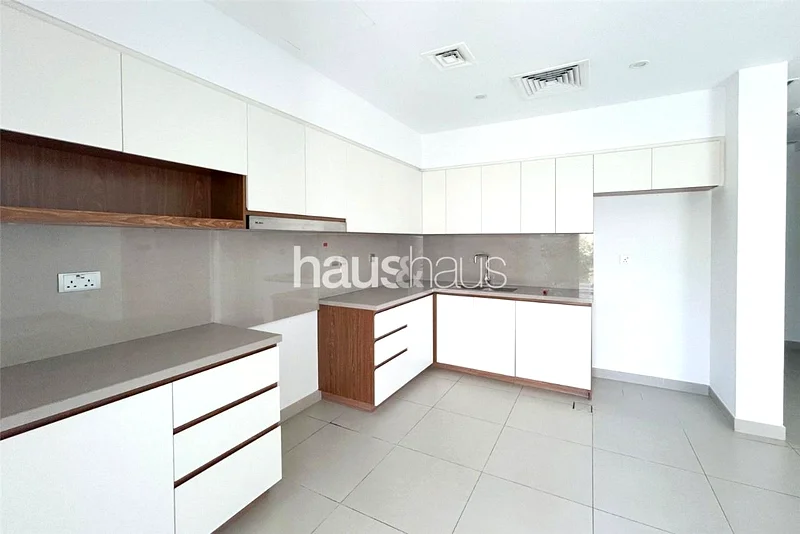Large Plot | Corner Unit | Exclusive63915362862849114