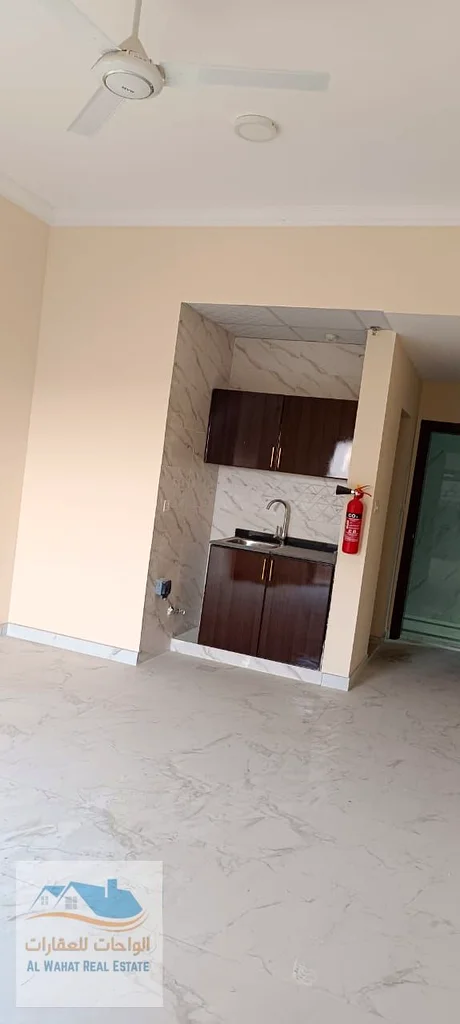 **أول استوديو سكني للإيجار في الجرف 3** ✨ **الإيجار: 20,000 درهم سنويًا** مع إمكانية الدفع في **6 أقساط** 📍 **الموقع**:63714352439170113