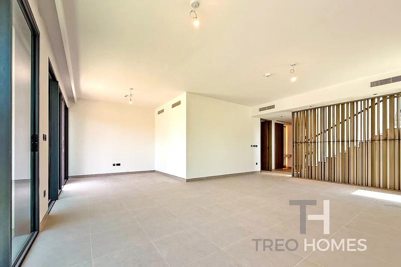 Generous plot | Corner | Closed kitchen63736528386177112