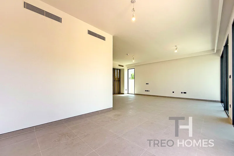 Generous plot | Corner | Closed kitchen63736528386177113