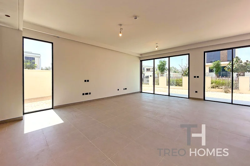 Generous plot | Corner | Closed kitchen63736528386177111