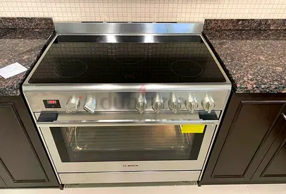 Bosch Series8 Electric Ceramic Cooker Stove 90/60cm Model. HCB738357M