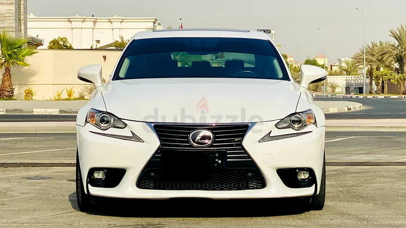 Lexus// IS// 200T// GCC// 2016// Low KMs63398642098818112