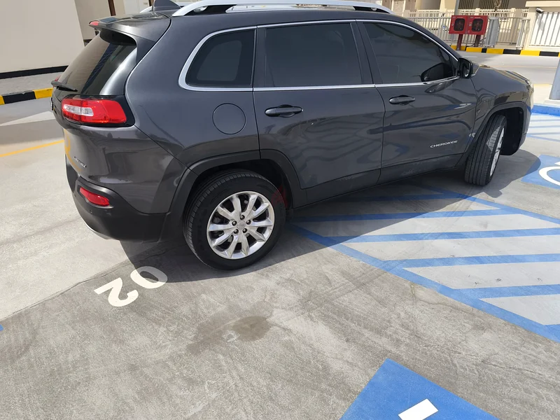 Jeep Cherokee limited 3.2l V6 GCC Specs63398595158019114